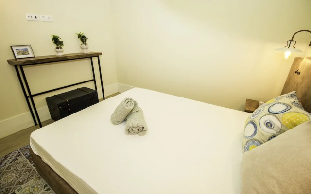 Guest H4U Flores Almada City center