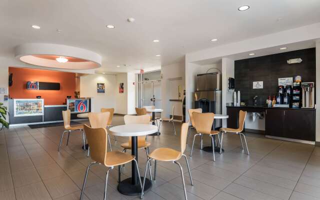 Motel 6 Wilkes Barre, PA - Arena