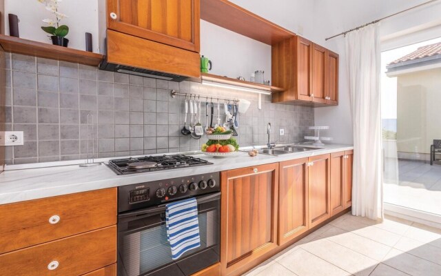 Amazing Home in Linardici With Wifi and 6 Bedrooms