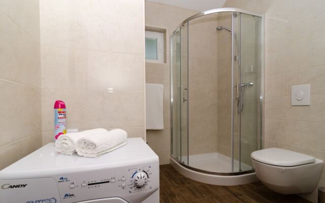 Ploce apartmani - LUV