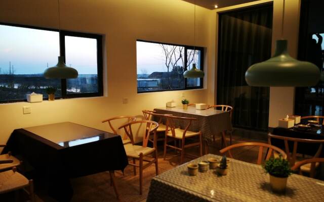 Taihu Baopu Water House