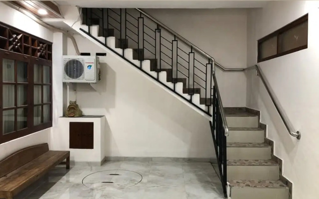 RedDoorz near XT Square 3