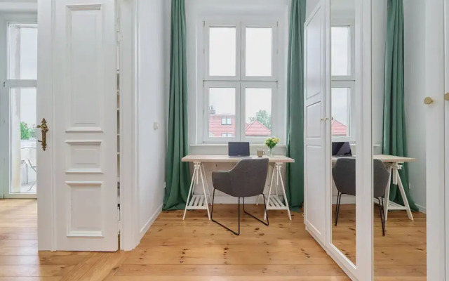 Spacious Apartment Saperów by Renters