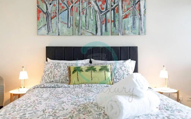 ZEN LUXURY: 2-Story 4-BR Penthouse in Darwin City with Mindal Markets & Harbour Views – Guest Rooms – Darwin