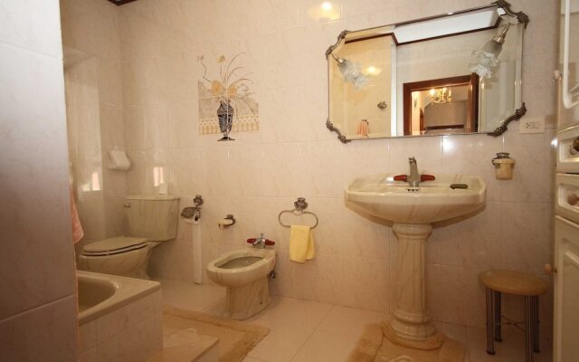 House - 5 Bedrooms with Sea views - 107775