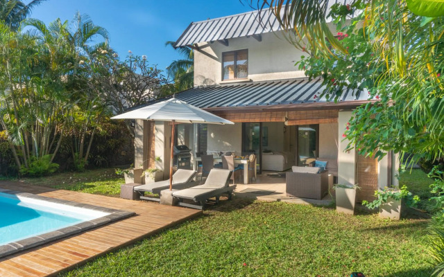 Bon Azur Beachfront Suites & Penthouses with LOV