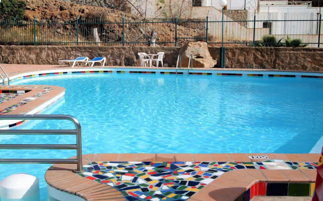 Laguna Apartments