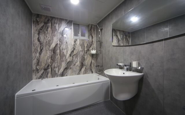 Busan Choeup Yuna Hotel