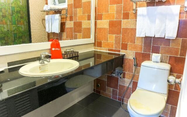 RedDoorz Plus @ Nguyen Thi Thap Street