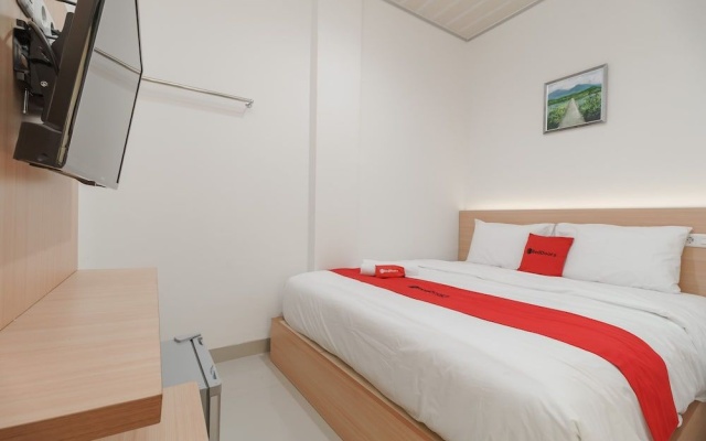 RedDoorz Plus near RS RK Charitas 2 Palembang – Guest Rooms – Palembang