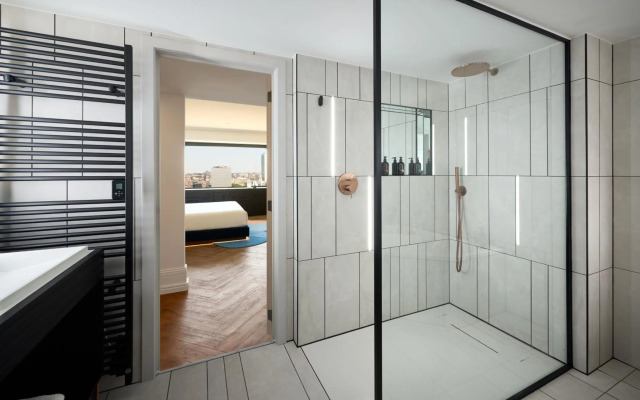 Cardo Brussels, Autograph Collection