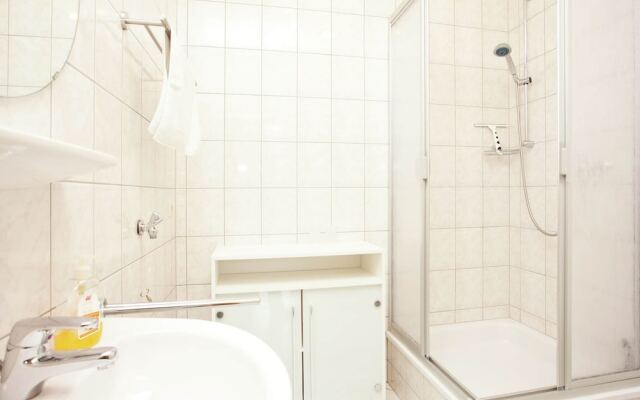 Moderne Villa in Borstendorf mit Park