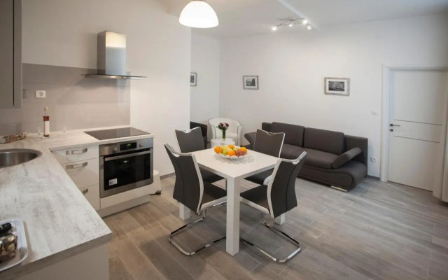 Old Square Apartment