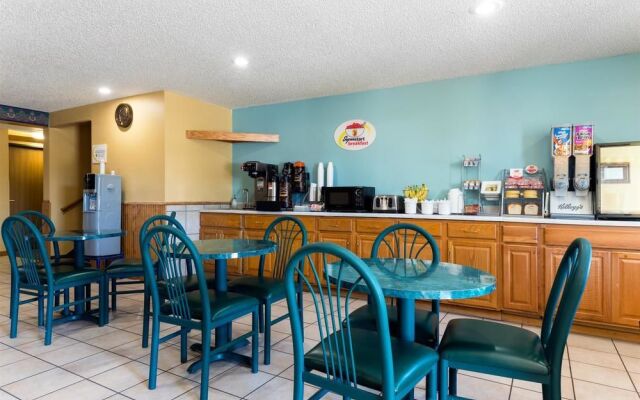 Super 8 Motel - Warrenton