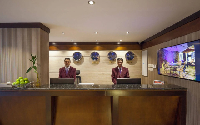 Lavona Hotel