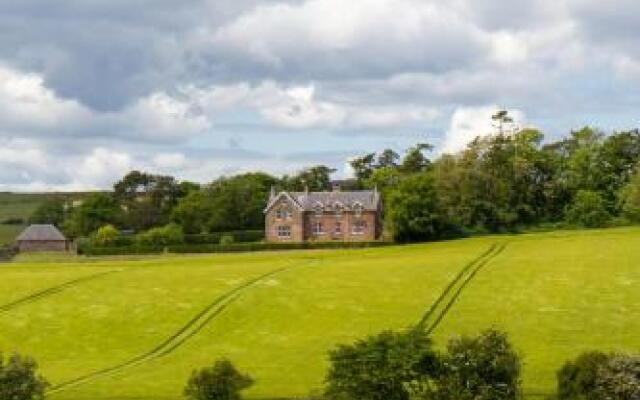 Whitehouse Country House