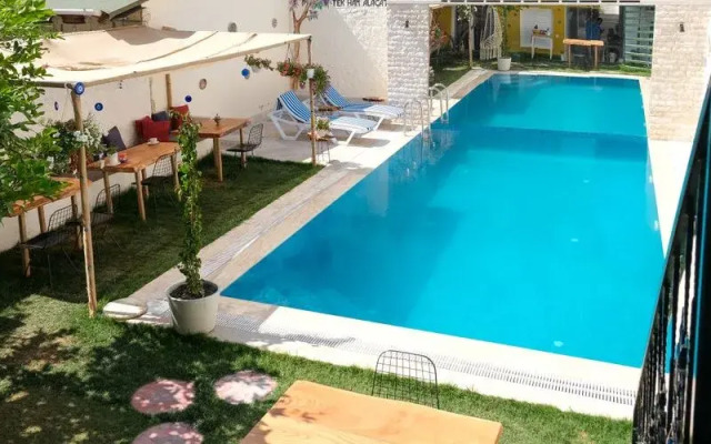 Tek Han Luxury