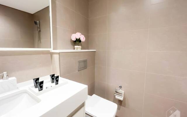 Luxury Burj Royale Burj Khalifa & Fountain view