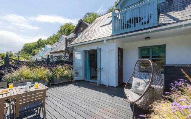2 Bedrooms, Overlooking Little Petherick Creek