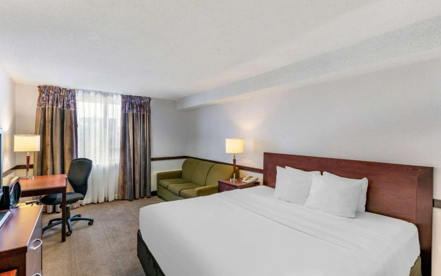 Quality Hotel & Suites Montreal East