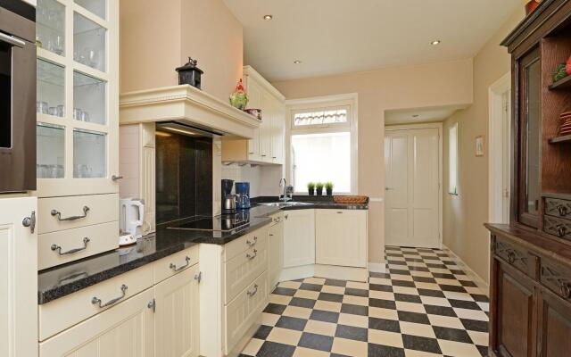 Tasteful Holiday Home With Spacious Garden