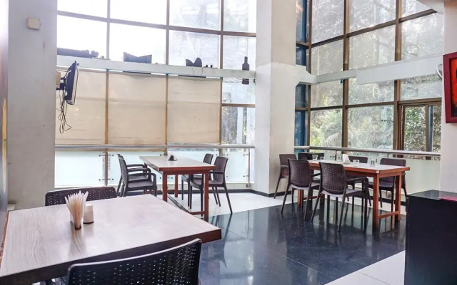 Fabhotel Prime Deccan 8