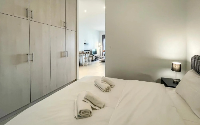 SOHO Modern 55sqm Studio with Secret Garden