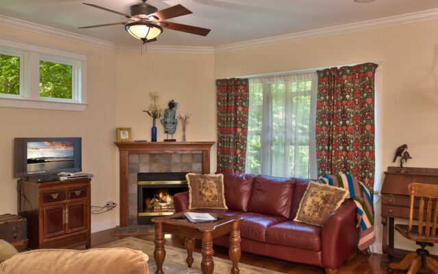 Hill House Bed and Breakfast