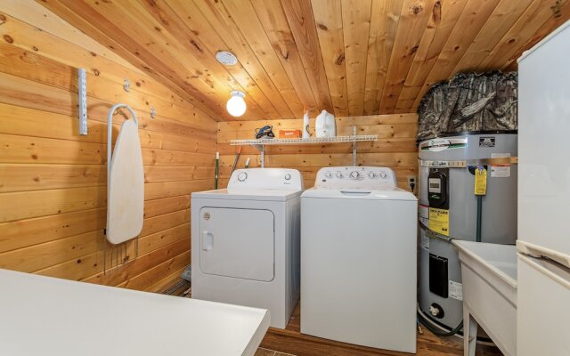 West Haus Escape 3 Bedroom Home by NW Comfy Cabins by RedAwning