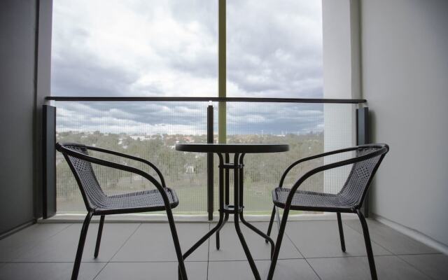 Designer 2 Bedroom Apartment In Parkville