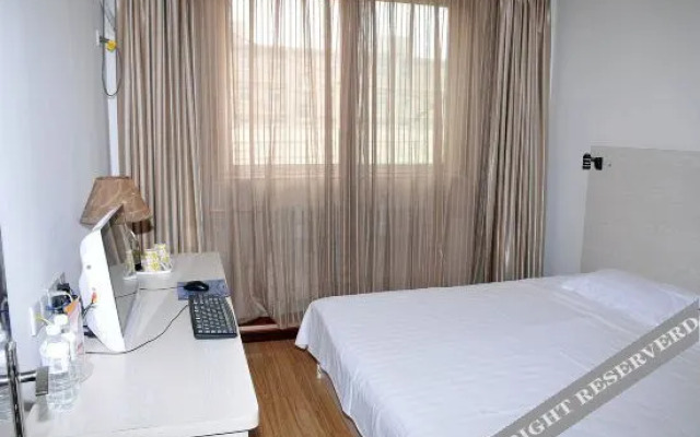 Yingjie Collection Hotel (Zibo Aluminum City Shopping Center Shandong Aluminum Vocational College)