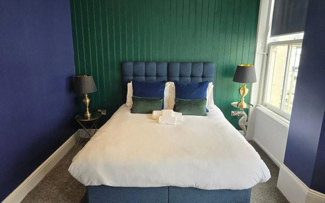Delmont Hotel