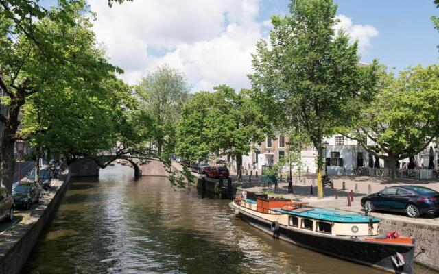 The Black Canal view private studio