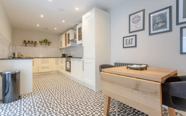 Spacious 1 Bedroom Flat With Garden