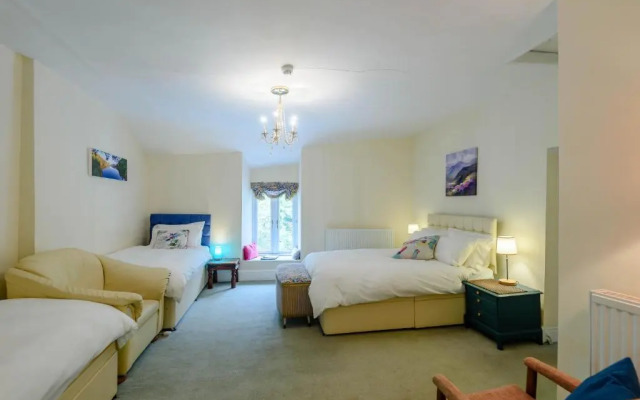 Pen-Y-Bont Hotel