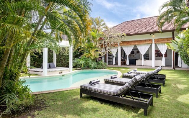 Villa Alice Dua by Villa Finder