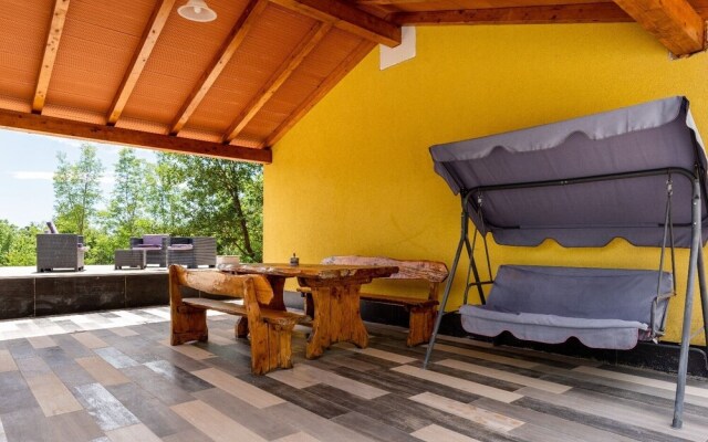 Vladimirg - Surrounded by Nature - H