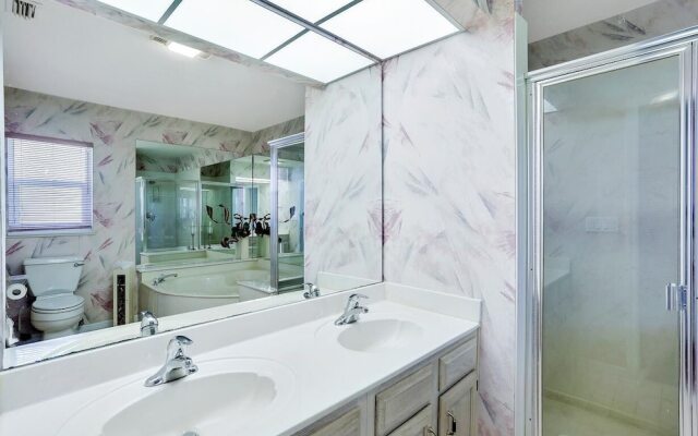 Quiet Waterfront Home With Pool, Dock and Bicycles