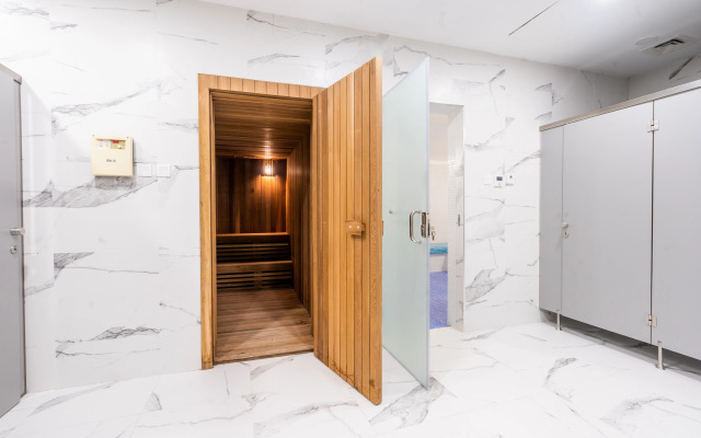S Plaza Suites Hotel