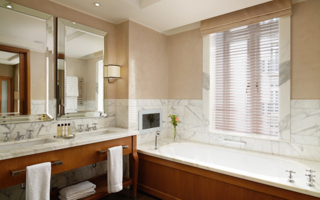 Corinthia London