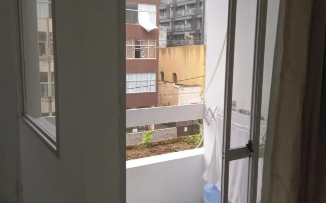 Flat no Farol da Barra 129