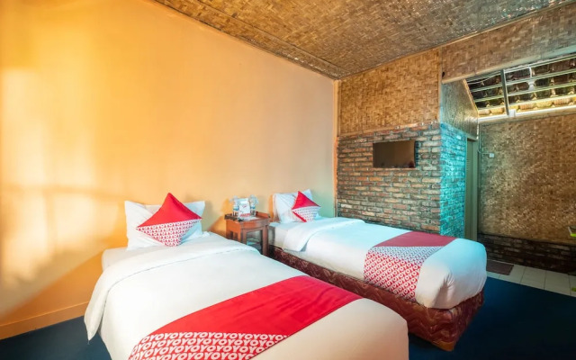 OYO 644 Grand Yustik Selabintana