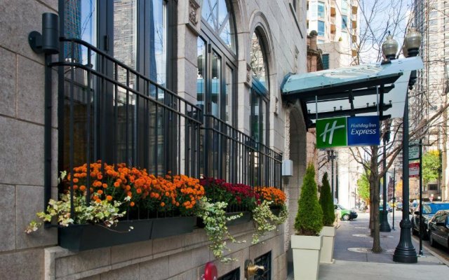 Holiday Inn Express Chicago - Magnificent Mile, an IHG Hotel