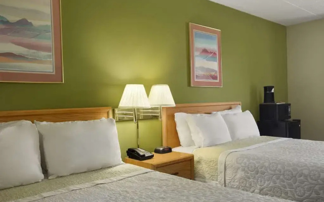 Days Inn by Wyndham Park City Kansas