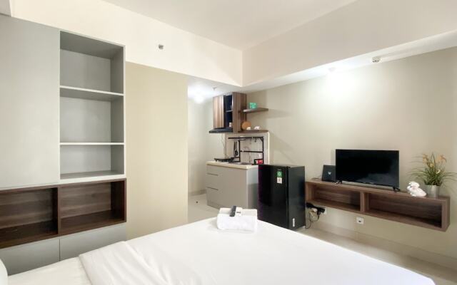 Modern Look Studio Room at LRT City Jatibening Apartment