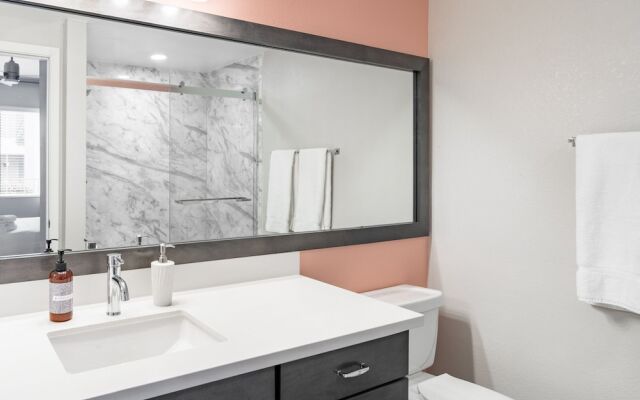 Luxury 2br Near Kierland Commons by Wanderjaunt