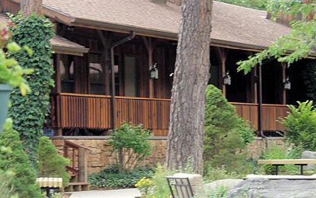 Shadow Mountain Lodge and Cabins