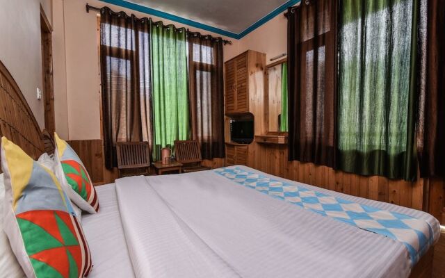 OYO Home 15841 Serene Mountain View Studio