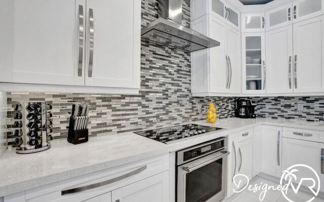 Luxurious 8BR Family Estate with Pool