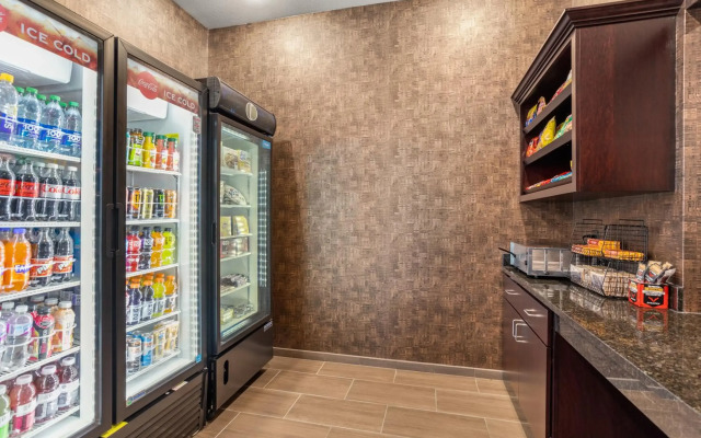 Cobblestone Hotel & Suites - De Pere/Green Bay